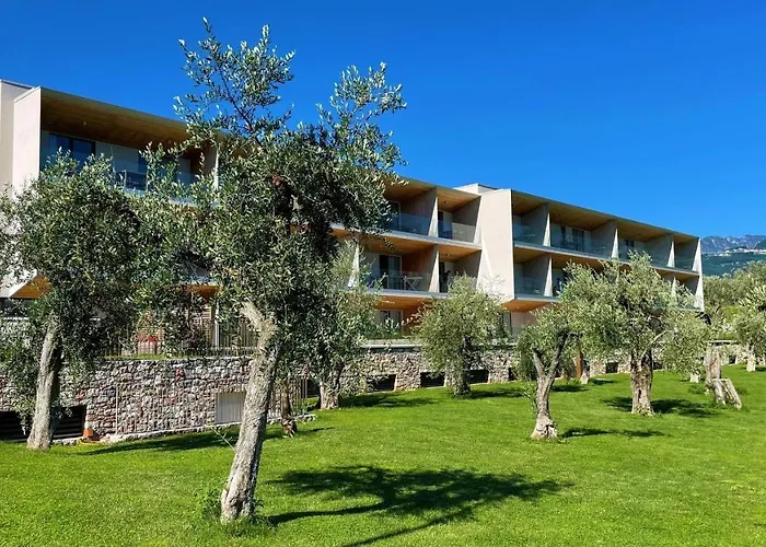 Aparthotel Malcesine-active&family 4*